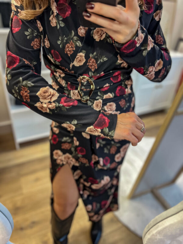 Czarna wieczorowa sukienka w kwiaty